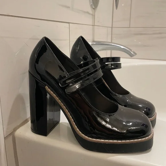 Steve Madden Twice Black Patent Leather Mary Jane platform Heels - Picture 9 of 12
